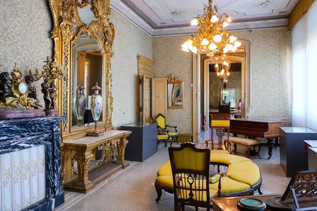 inside furnished room villa Monastero Varenna Italy