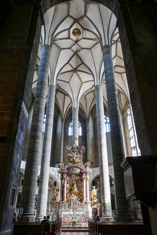 église franciscaine nef salzbourg franziskanerkirche