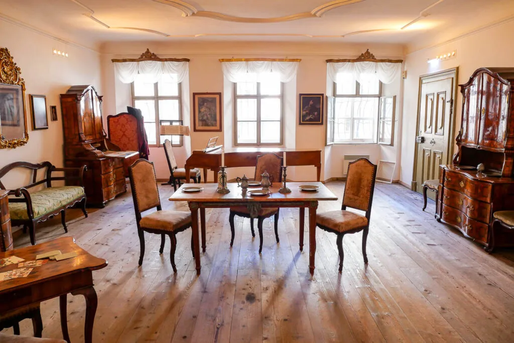 pièce bourgeoise Musée maison natale Mozart Salzbourg Autriche