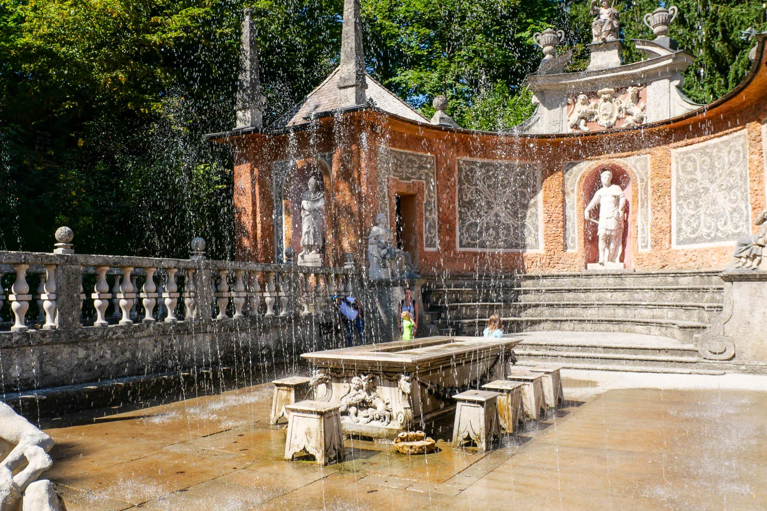Théâtre romain château de Hellbrunn Autriche fontaines