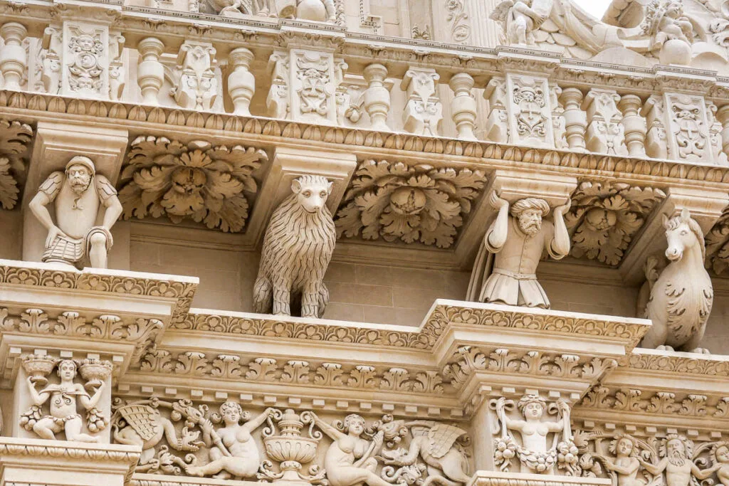 Détails façade basilique Santa Croce Lecce Italie