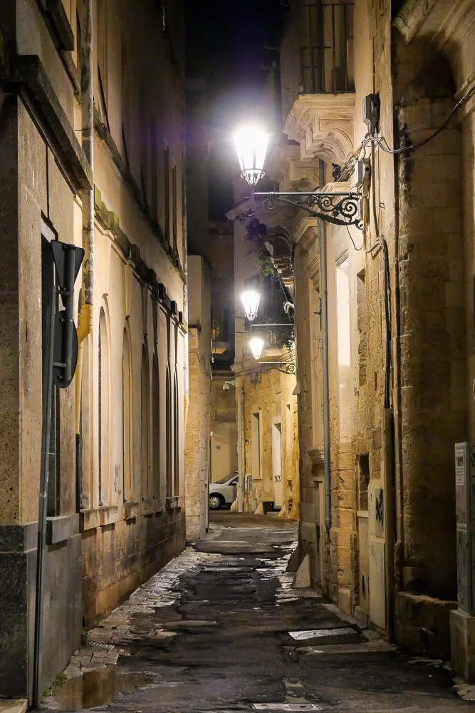 Visiting Lecce at night alleyways