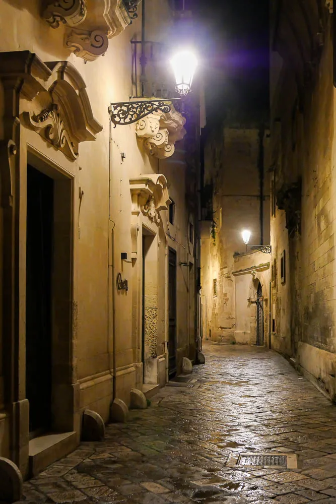 Visiting Lecce at night alleyways