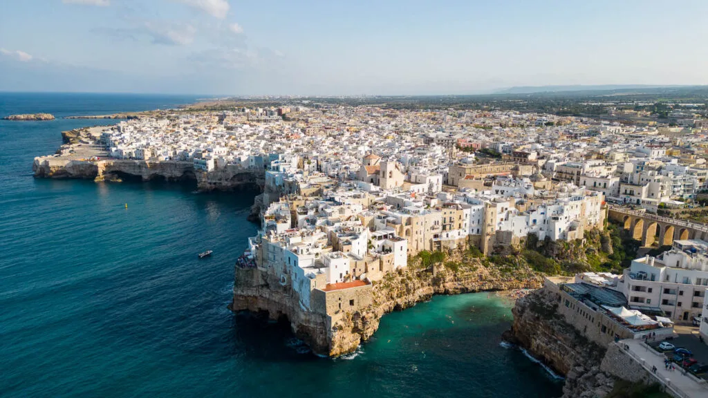 Où dormir à Polignano a Mare Italie vue drone