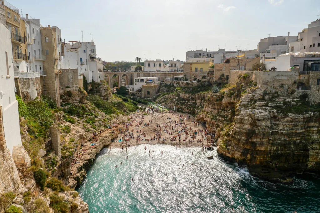 Belvédère Lama Monachile plage Polignano a Mare Pouilles Italie