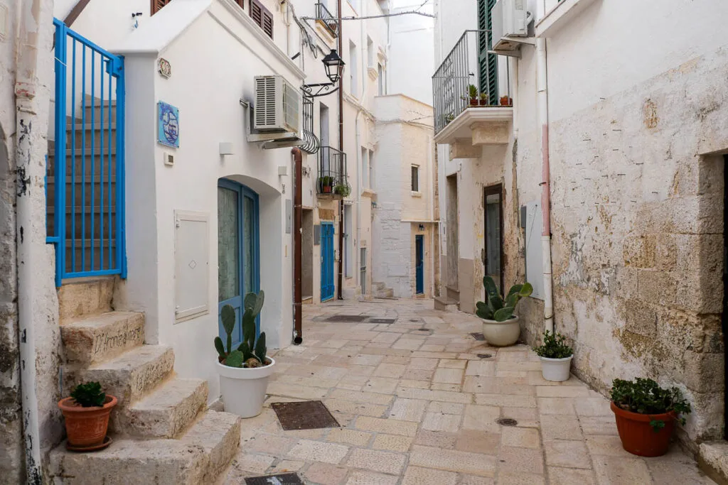 Que faire à Polignano a Mare Italie rue centre historique vieille ville