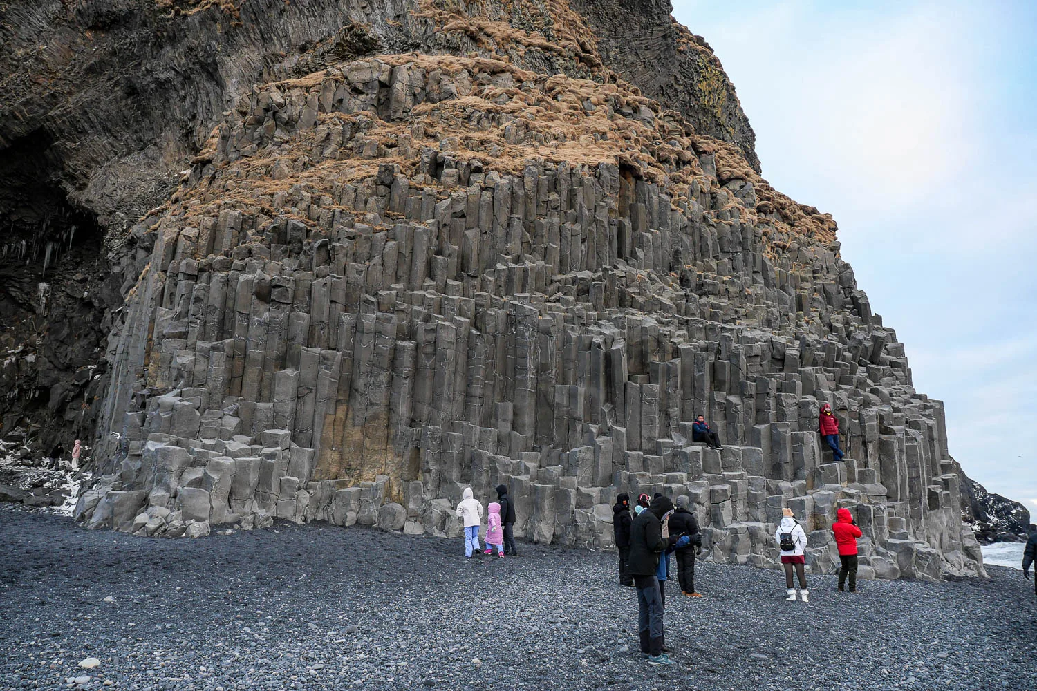 Colonnes basaltiques plage Reynisfjara en hiver Islande