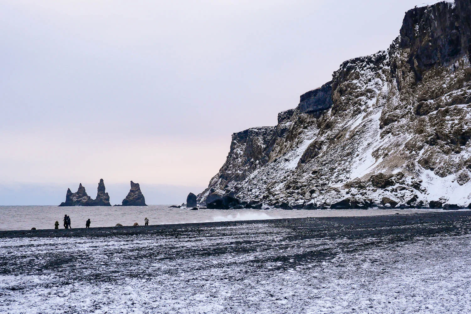 Plage de vik neige Islande