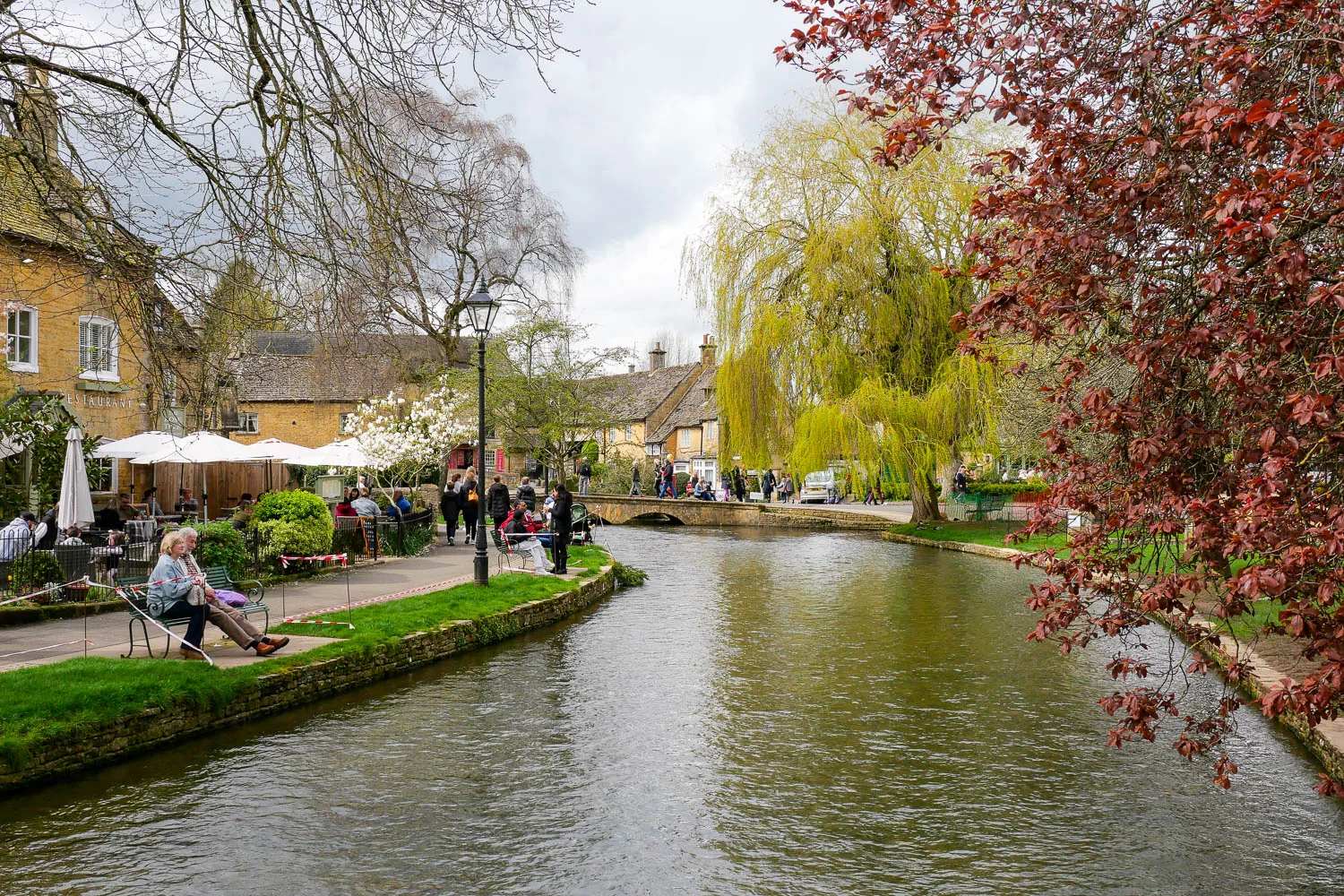 Canal rivière Bourton-on-the-Water Cotswolds Angleterre