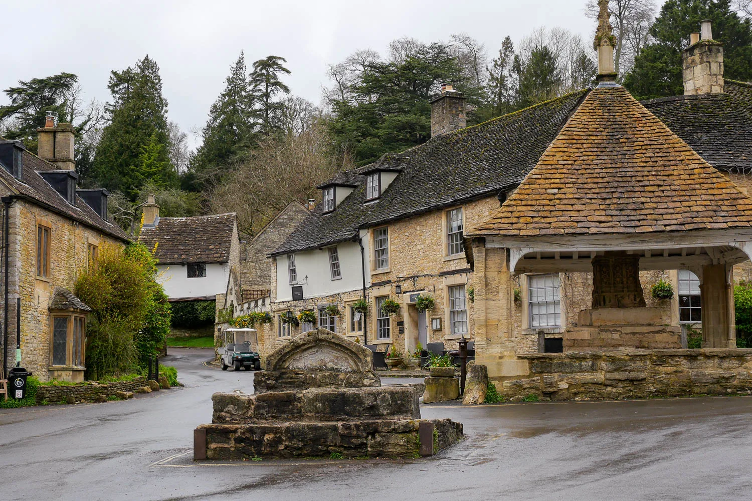 Visiter Castle Combe village Cotswolds Angleterre
