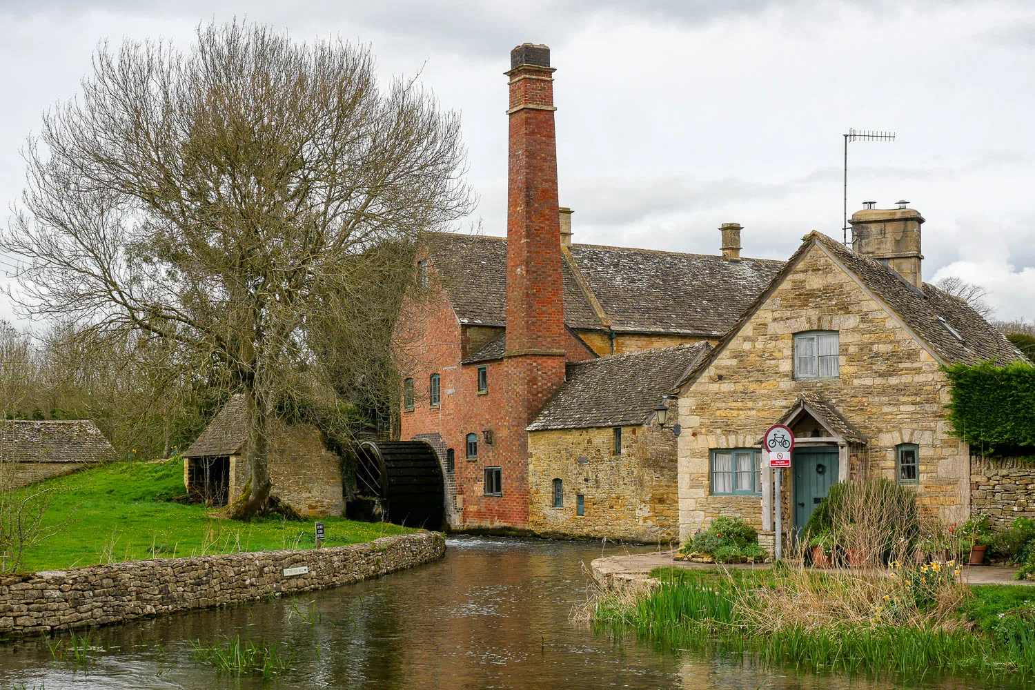 Moulin à eau Lower Slaughter Cotswolds Angleterre