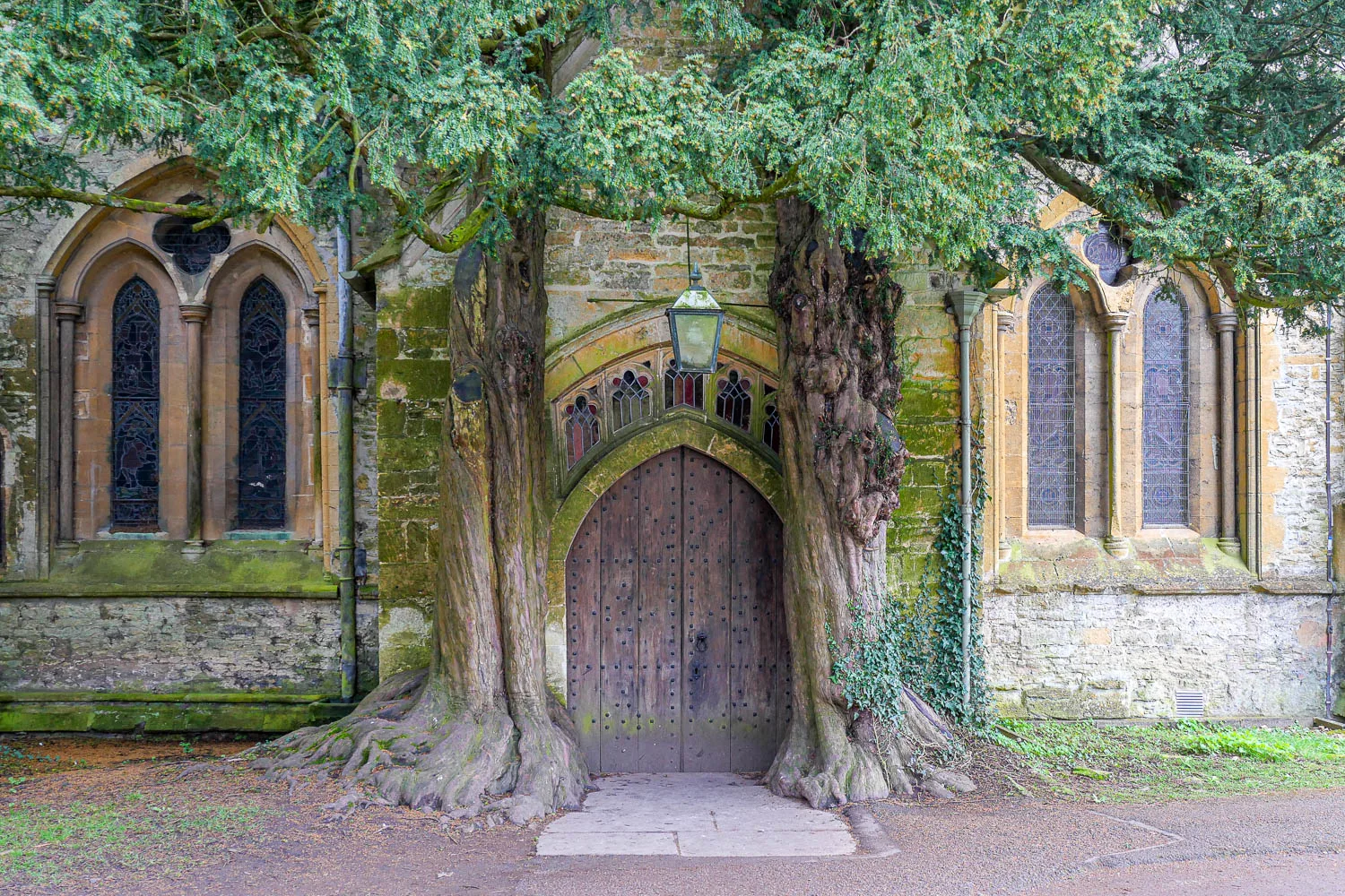Porte église arbres Stow-on-the-Wold Cotswolds Angleterre