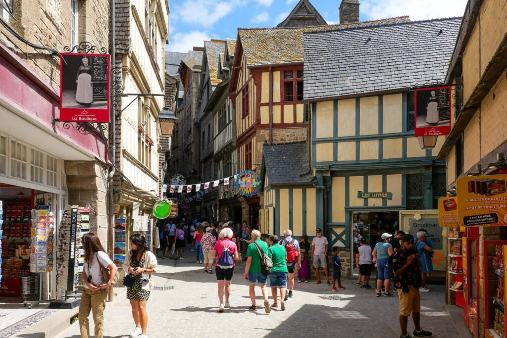 Village Mont Saint Michel Grande rue