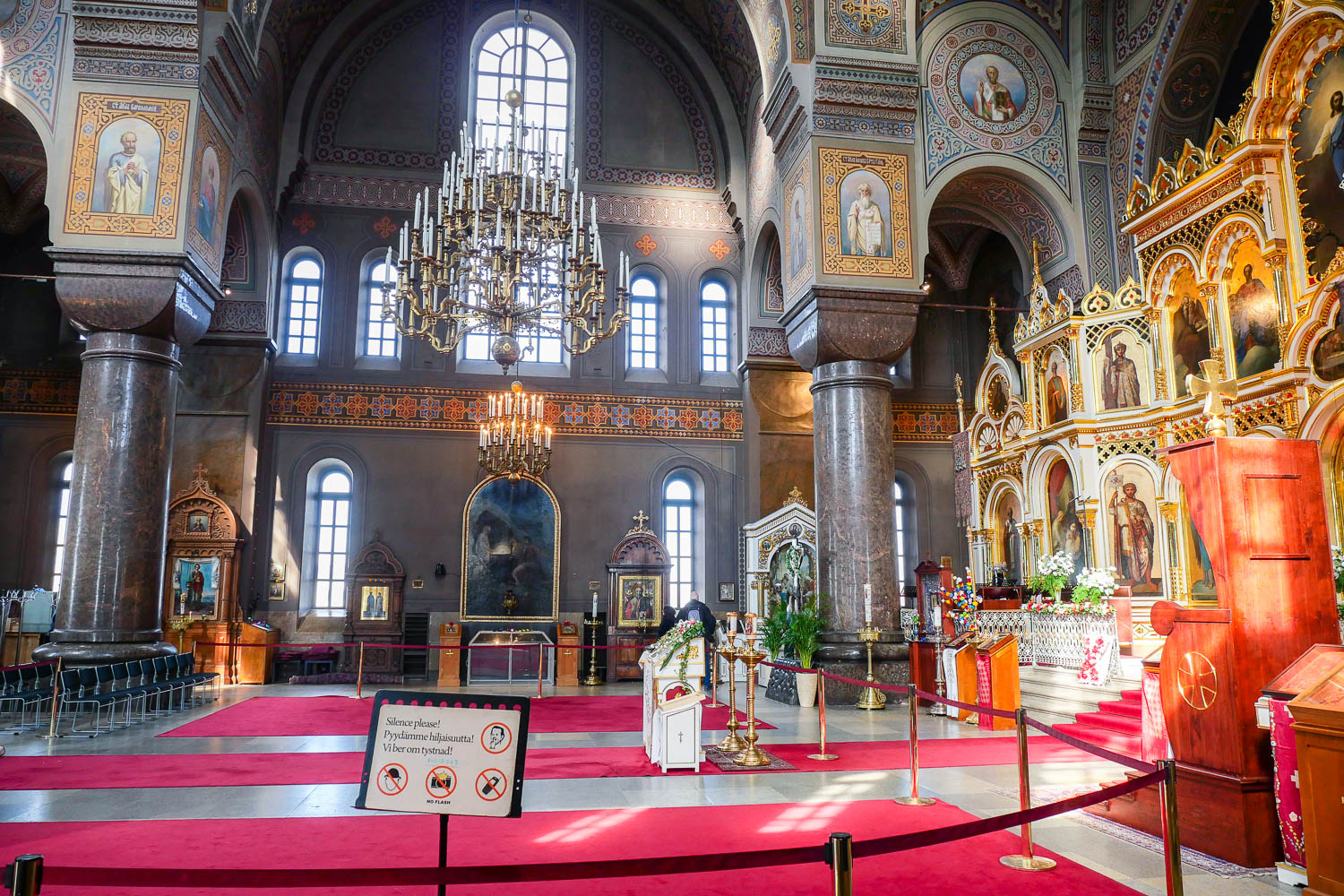 Intérieur cathédrale orthodoxe Ouspenski Helsinki Finlande