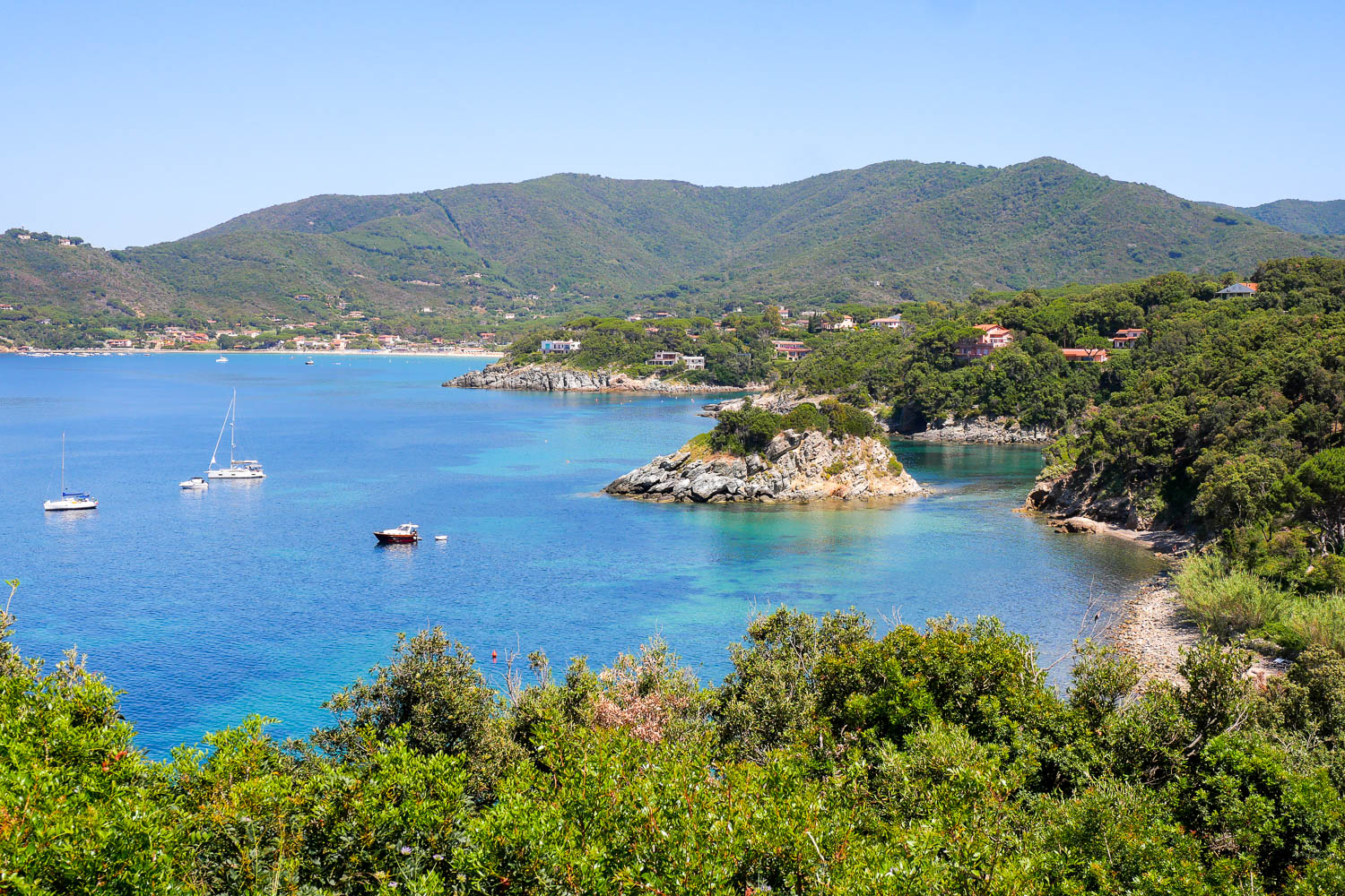 cote et plage sauvage visiter l'ile d'elbe en Toscane italie