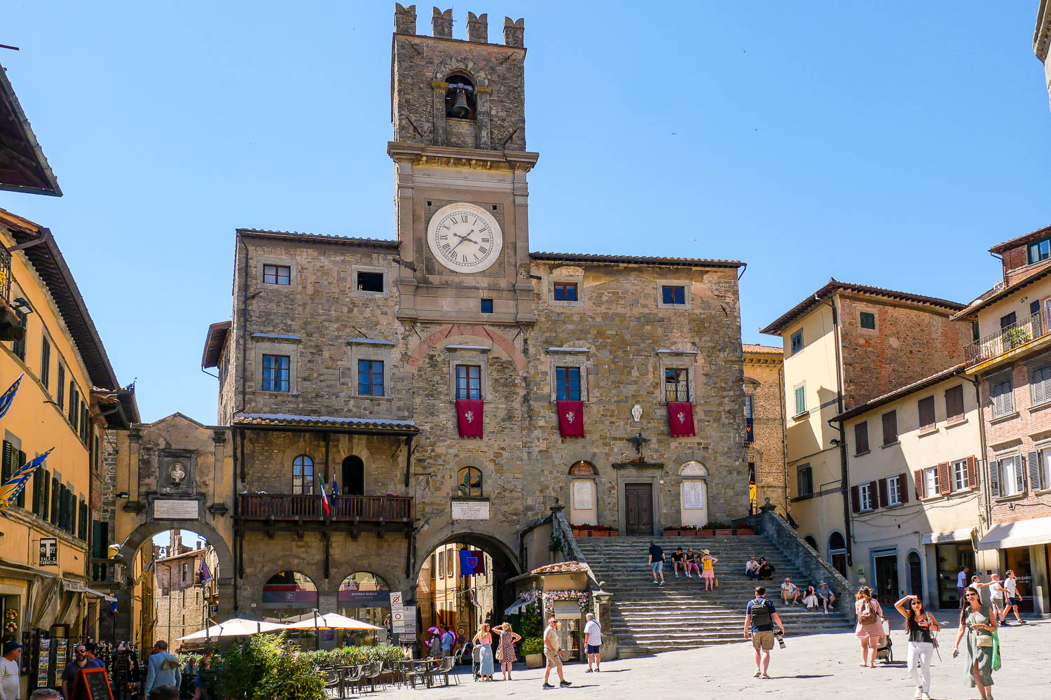Hôtel de ville sur la piazza della Repubblica de Cortona en Toscane
