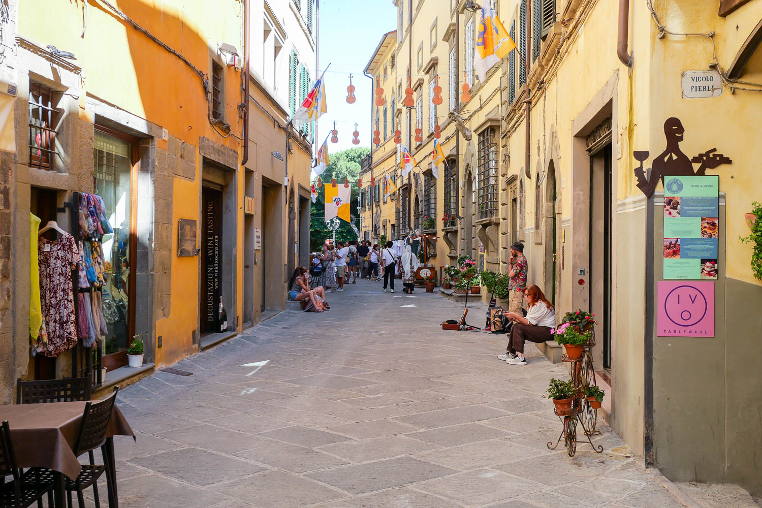 Rue via Nazionale visiter Cortona Toscane