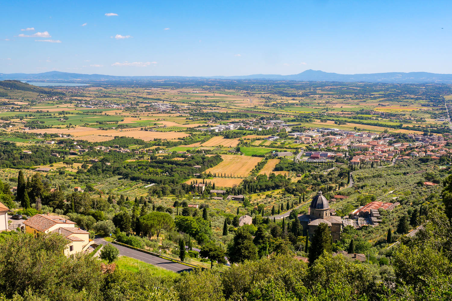 Panorama point de vue belvédère de la piazza Garibaldi à Cortona en Italie