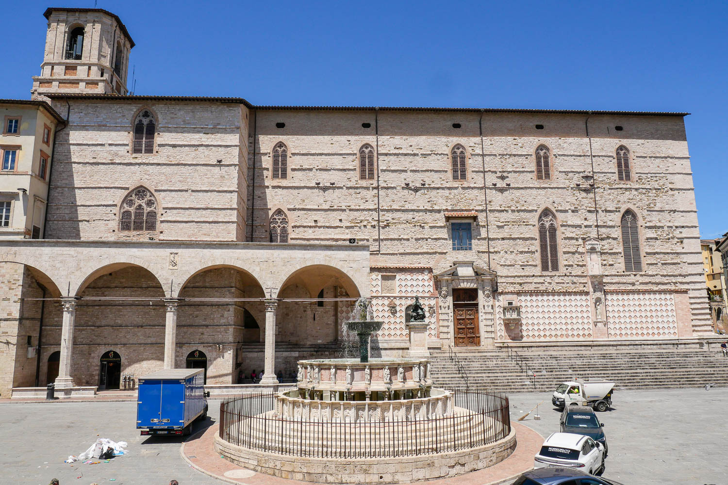 Façade cathédrale San Lorenzo Pérouse Ombrie Italie