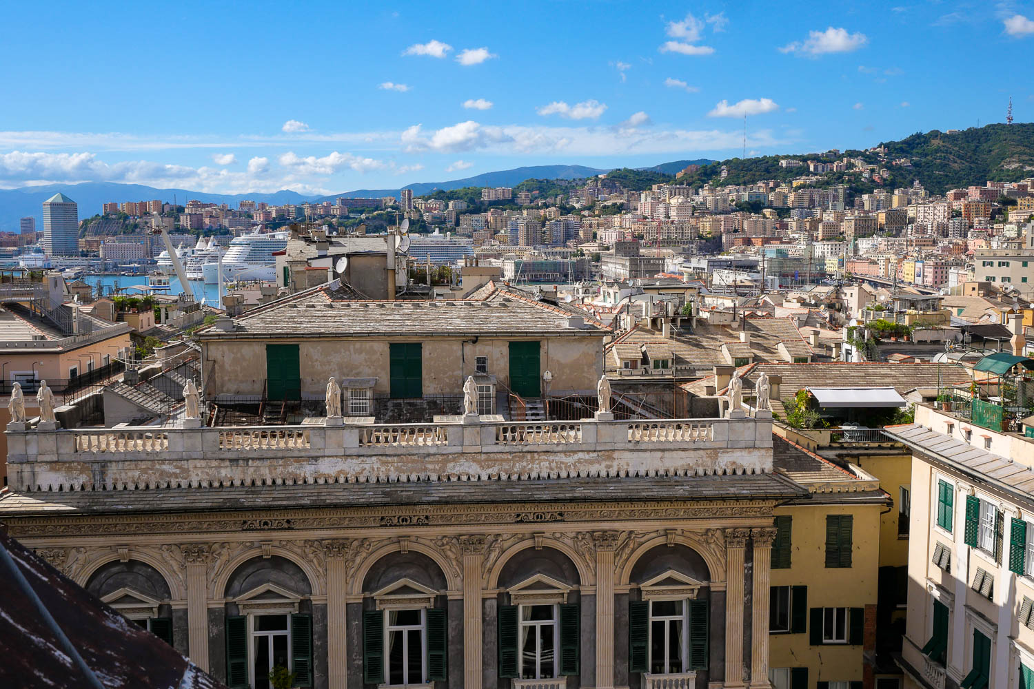 Vue depuis le toit de la cathédrale San Lorenzo Gênes Italie