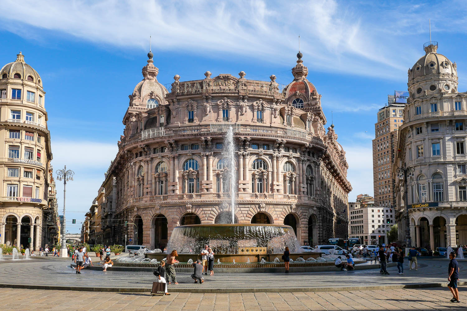 Piazza De Ferrari fontaine et Palazzo della Borsa Valori Gênes