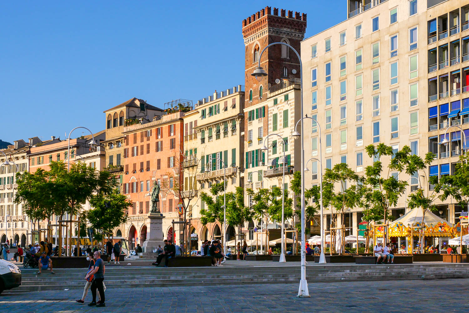 Piazza caricamento Porto Antico visiter Gênes Italie